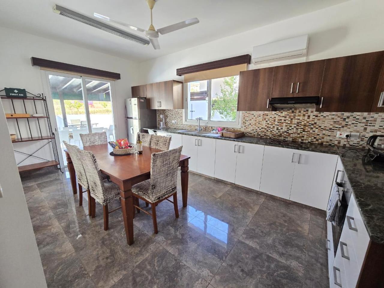Michael Angelo Villa Paphos Esterno foto